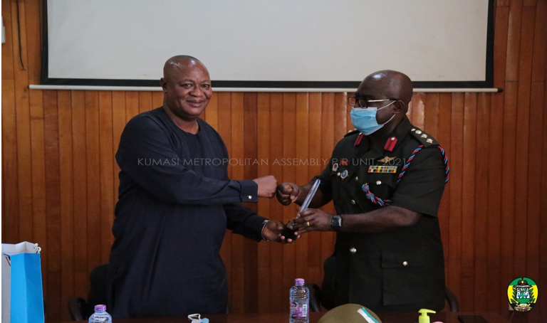 HON. SAMUEL PYNE RECEIVING A PLAQUE FROM COL. MARTEY
