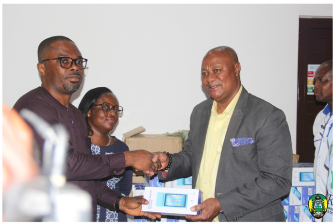 Mayor Presenting the POS device to the Nhyiaeso administrator 