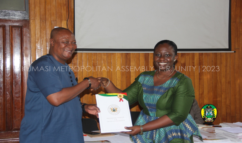 Hon. Sam Pyne presenting a certificate to Dr Mrs Akosua Gyimah Omari-Sasu 