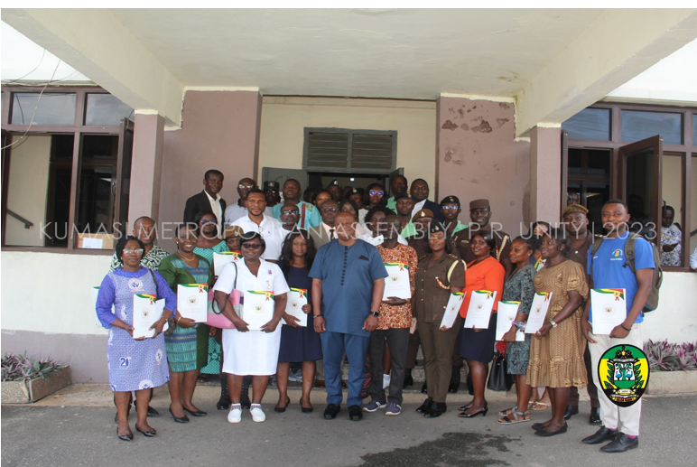 The Mayor in a group photograph with the frontline workers