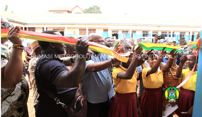 •	Hon. Samuel Pyne cutting the tape to officially commission the classroom block