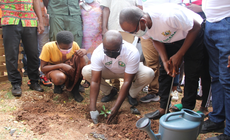 Hon. Osei Assibey Antwi planting a tree at State Experimental Basic School at Nhyiaeso
