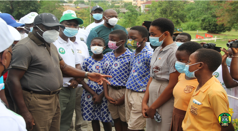 Otumfuor Osei Tutu II interacting with some school children during the exercise