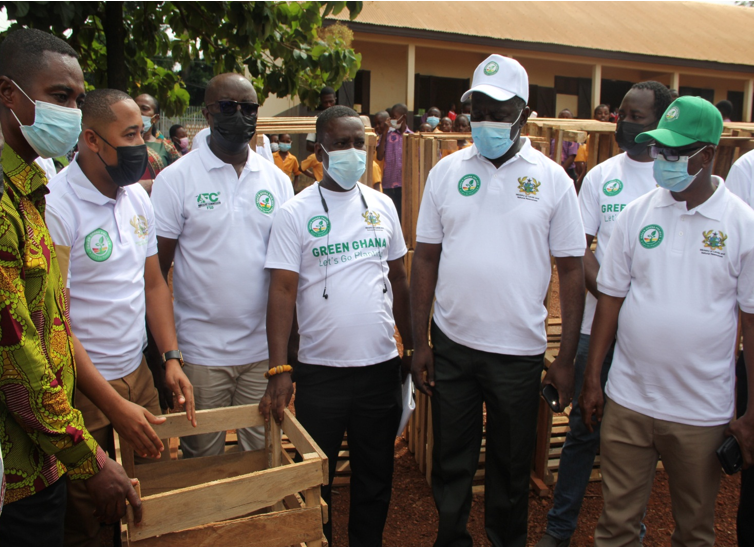 Hon. Osei Assibey receiving the wooden cages from the Spartans
