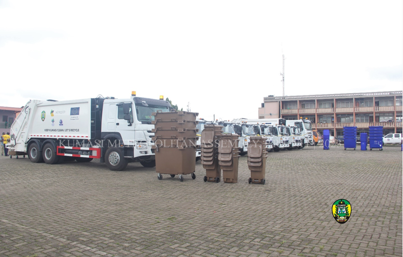 Asemhene, Nana Ampofo Kyei Baffour II and the Mayor jointly cuts the tape to outdoor the waste collection trucks