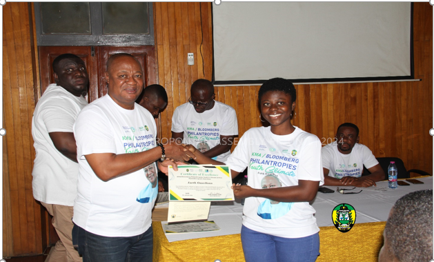 One of the recipients of the Fund receiving a certificate from Mayor of Kumasi
