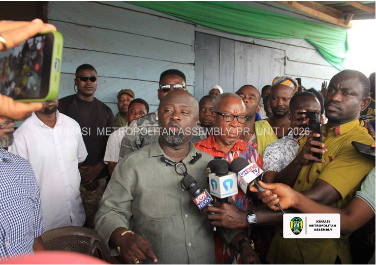 KMA BOSS VISITS DAGOMBA LINE FIRE SCENE AND DONATES ITEMS TO VICTIMS 