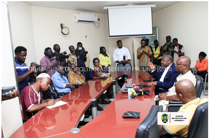 KUMASI MAYOR, IN COLLABORATION WITH BAWA ROCK LIMITED, DONATES SUM OF MONEY TO KATH TO SUPPORT PATIENTS
