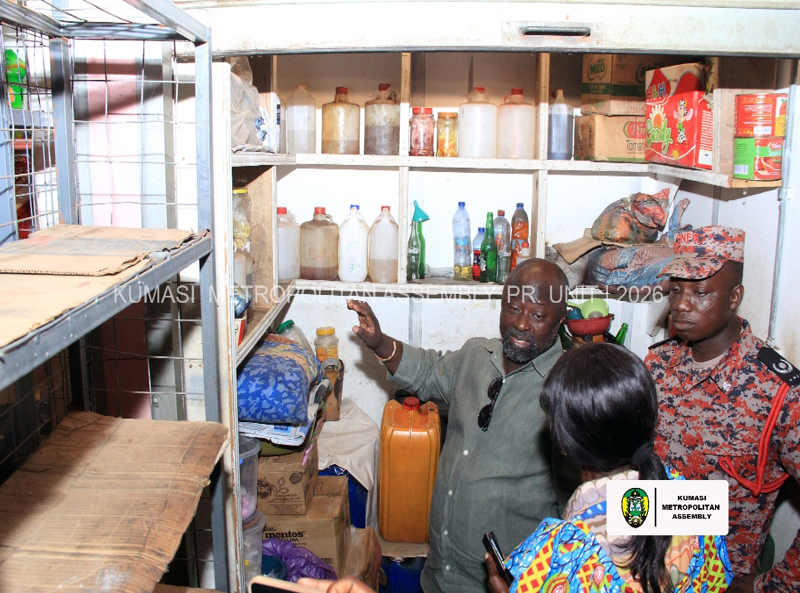 MAYOR OF KUMASI ENFORCES DIRECTIVE TO REMOVE EXPLOSIVE ITEMS FROM KEJETIA MARKET